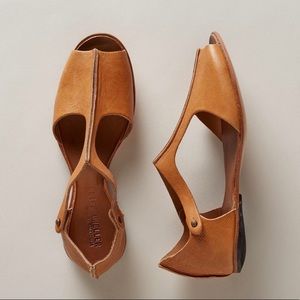 Beautiful T-strap Cliff Dweller Flats NWOT